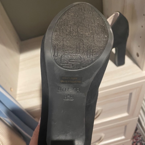 Black platform heels - Picture 3 of 3